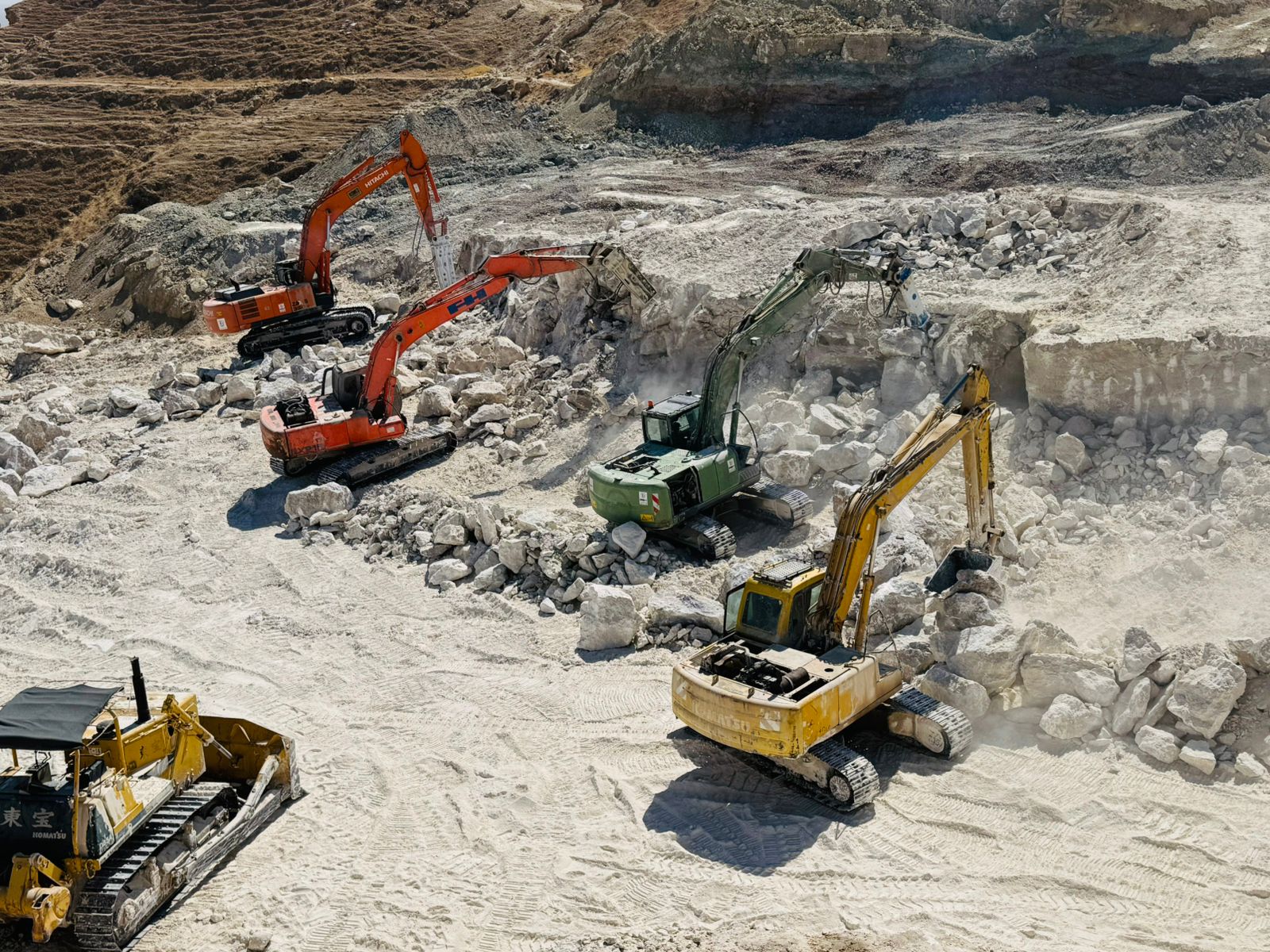 Construction of the Makhoul Mountain-Al-Zawiya village road, which connects Kirkuk Governorate and the Kurdistan Region with Salah al-Din Governorate via the Mosul-Baghdad international road.